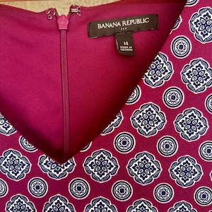 Banana Republic Women’s Dress - Sz 14 - Maroon Purple w White / Royal & Baby Blue - 3/4 Length - Great Condition - Lovely Vintage Gem!!