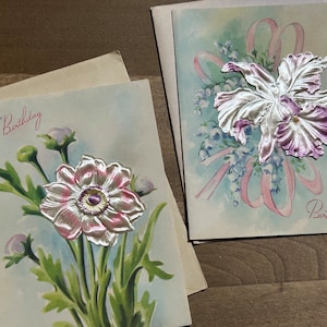 vintage Satin Appliqué - Cartes de joyeux anniversaire - Lot de 2 - Début des années 1900 - Excellente forme - Voir les photos ! Gemmes antiques classiques !!