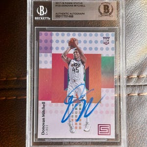 2017-18 Panini Status バスケットボール - ドノバン・ミッチェル 直筆サイン入りルーキーカード - No 122 - BGS 認定 & COA 付き - キャブス スター - ミント ジェム!