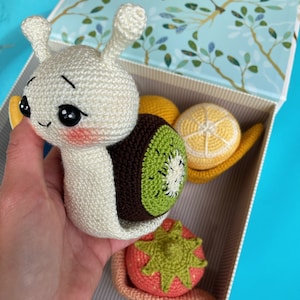 Joli motif escargot Amigurumi, motif jouet escargot au crochet, motif escargot fruité image 4