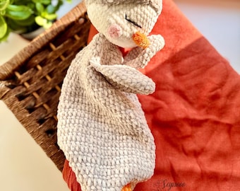 Wzór na szydełkowy kocyk-przytulankę z pingwinem: miękki kocyk bezpieczeństwa dla dziecka (wzór w formacie PDF)