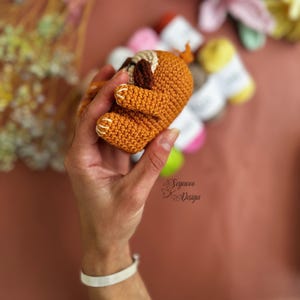 Amigurumi sloth
