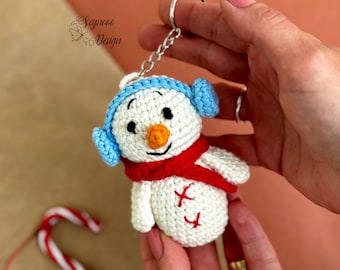 Patroon gehaakte sneeuwpop sleutelhanger, amigurumi-kerstspeelgoed (pdf-patroon)