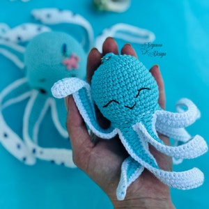 Amigurumi octopus keychain