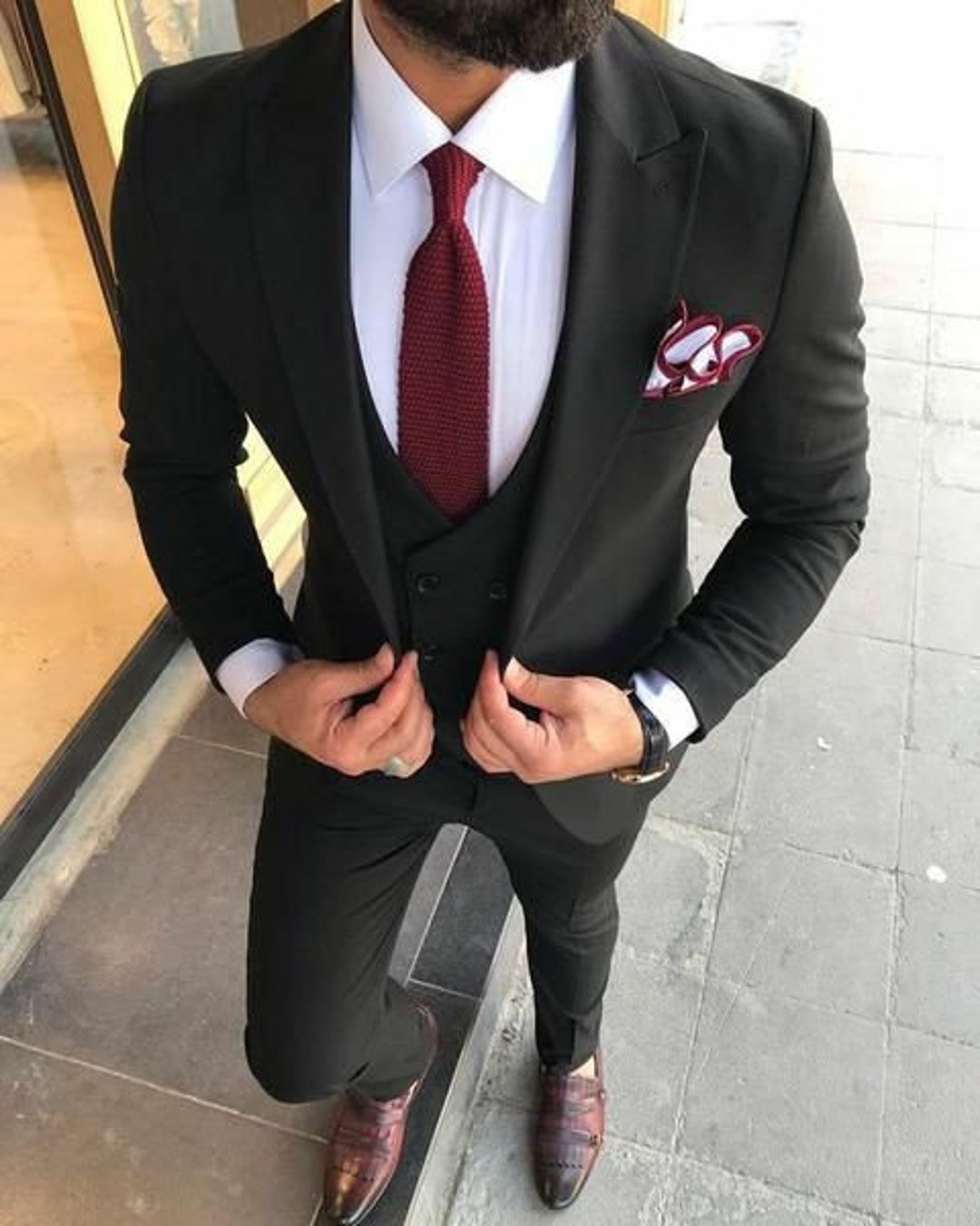Maroon tie with black best sale suit