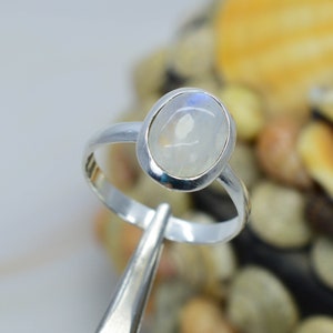 Rainbow Moonstone 925 Sterling Silver Ring