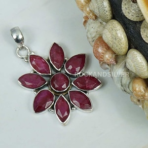 Colgante de flor de rubí rojo: joyería de plata de ley 925 hecha a mano