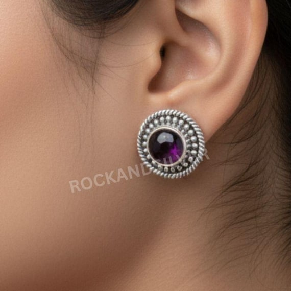 Orecchini a bottone in argento sterling con granato rosso