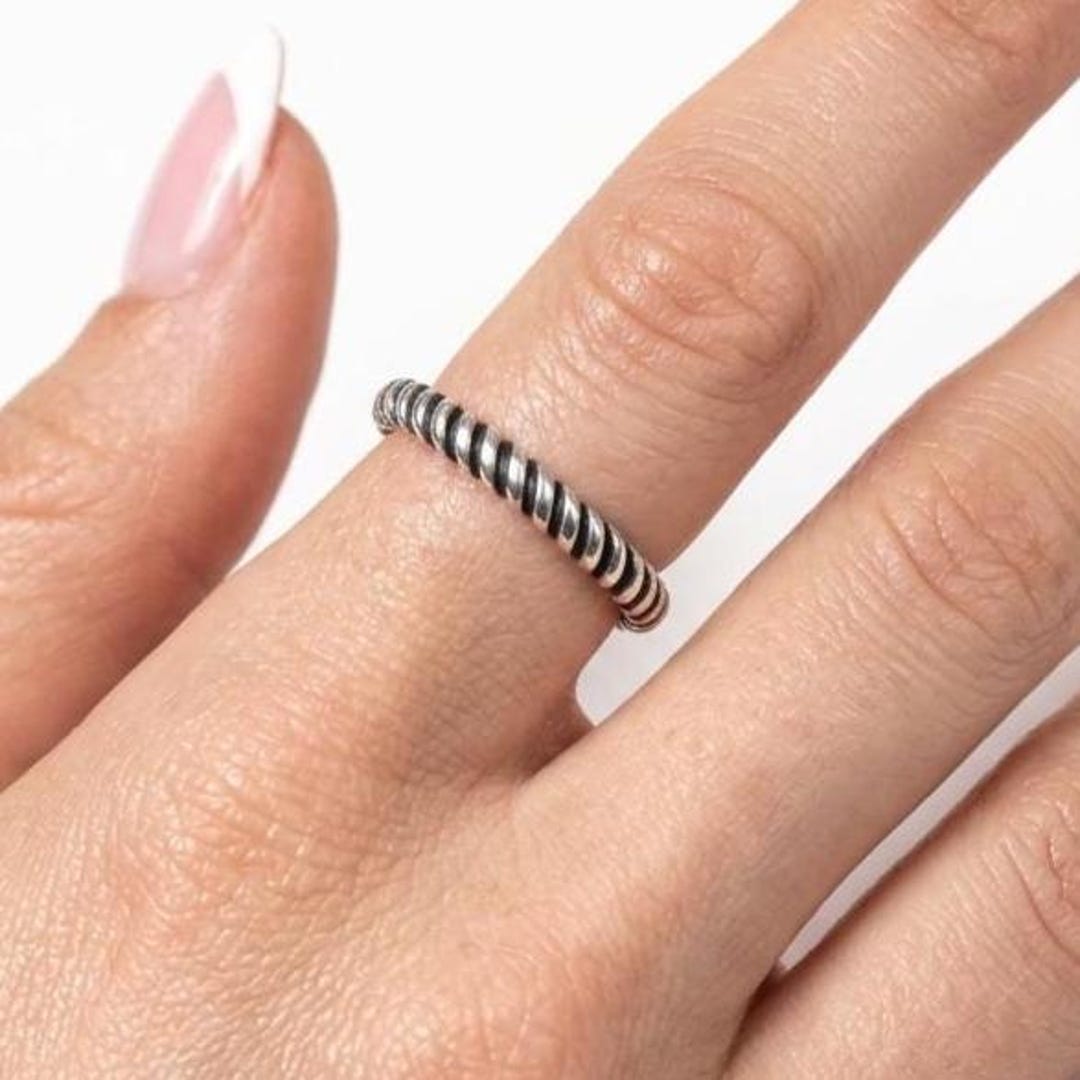 Plain 925 Sterling Silver Simple Fine Spiral Stackable Ring for