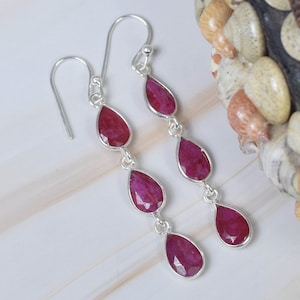 Roter Rubin 925 Sterling Silber Edelstein facettierte Haken Ohrring ~ Schmuck ~ 1 Paar 925 Silber ~ Geschenk für Frauen ~ 3 Stein Ohrring