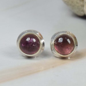 Natürlicher rosa Turmalin 925 Sterling Silber Edelstein Ohrstecker, handgemachter Schmuck, Oktober Geburtsstein, runde Form Ohrstecker, Geschenk für Geburtstag