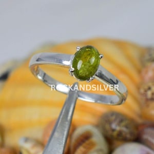 Anel elegante com pedra preciosa de turmalina verde e prata esterlina 925 ~ Pedra natural ~ Joia feita à mão ~ Pedra do mês de outubro ~ Presente de Natal
