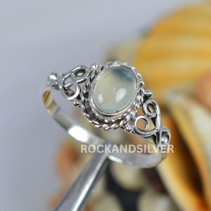 Oval Grüner Prehnit Ring: Handgemachter 925 Sterling Silber Edelstein