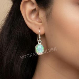 Welo Äthiopische Opal Ohrringe: Sterling Silber Oval Haken, Handgemacht