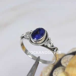 Bague élégante en argent sterling saphir bleu avec pierres précieuses ovales ~ Bijoux faits main ~ Pierre de naissance de septembre ~ Cadeau pour elle