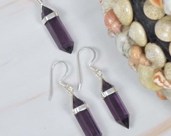 Set di orecchini pendenti con pietre preziose in argento sterling 925 con ametista viola tagliata, pendenti in cristallo con fori laterali ~ Regalo per lei