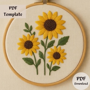 Peut inclure: Un modèle PDF pour broderie représentant trois tournesols avec des tiges et des feuilles vertes sur un fond beige. Les tournesols sont jaunes avec des centres bruns. Le texte "PDF Template" est dans le coin supérieur gauche de l'image.