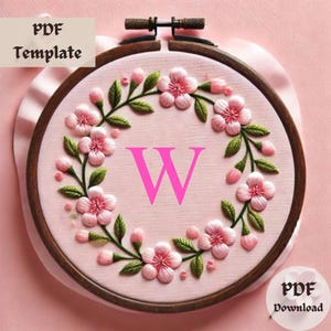 Padrão de bordado com monograma de flor de cerejeira em W, design de bordado à mão com letras florais, alfabeto botânico em PDF, download de modelo de bastidor W faça você mesmo