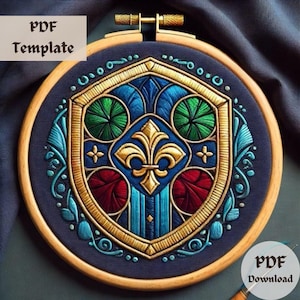 Puede incluir: Diseño de bordado detallado en un aro de madera. El diseño presenta una forma de escudo con una flor de lis dorada, elementos verdes, rojos y azules. Los textos "PDF Template" y "PDF Download" son visibles.