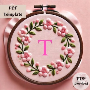 Patrón de bordado con monograma T de flor de cerezo, diseño de bordado a mano con letras florales, PDF del alfabeto botánico, descarga de plantilla de bastidor T DIY