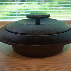 Wärtsilä Lentävä Lautanen cast iron low casserole / cooking pot / dutch oven 1 litre Nurmesniemi Finland