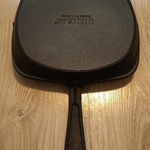 Frigideira quadrada IKEA ferro fundido 28 cm restaurada