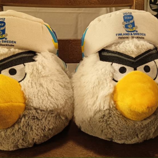 RARE mascotte en peluche Angry Birds HockeyBird des matchs de championnat de hockey sur glace 2012 de l'IIHF.