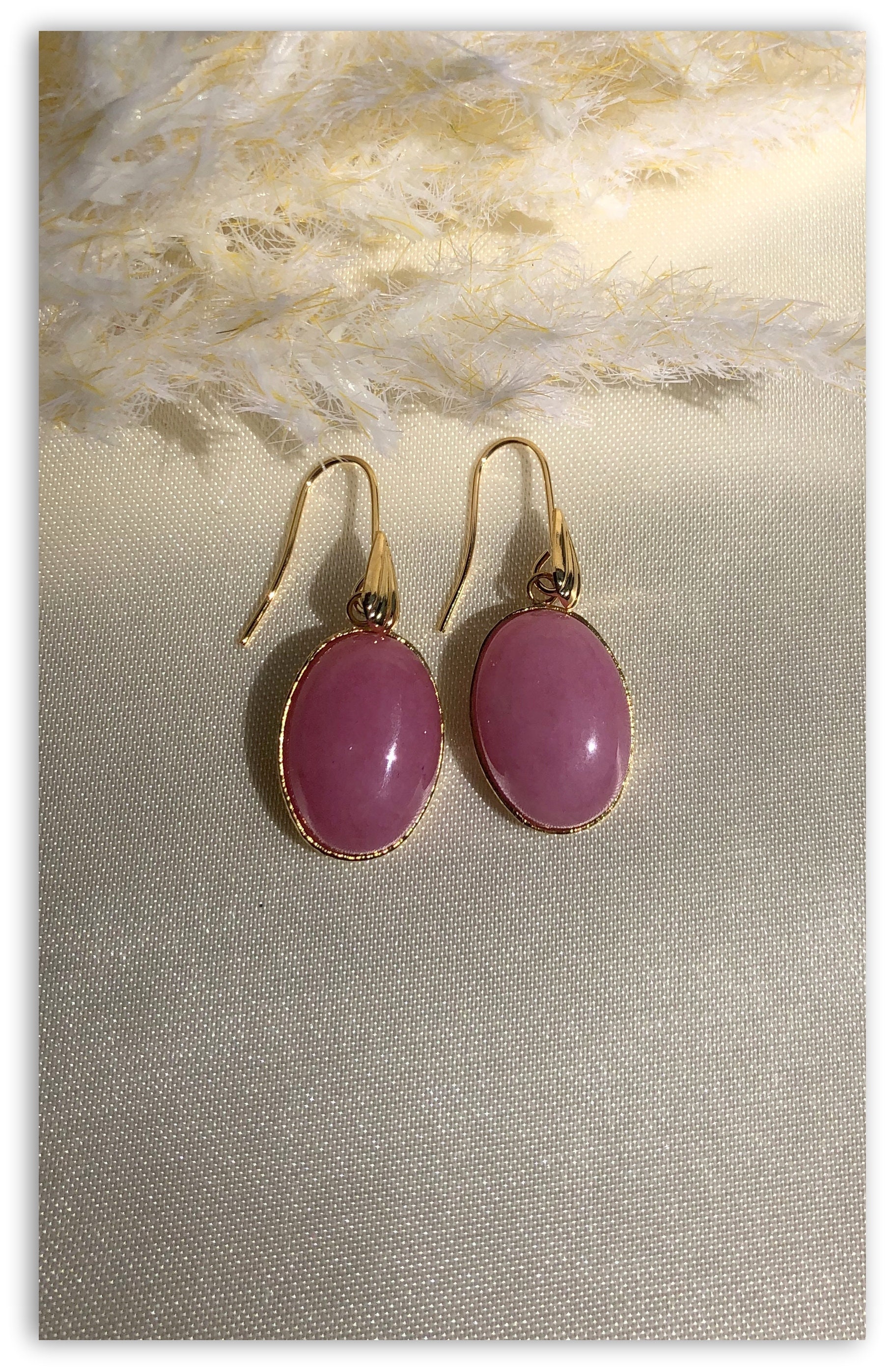 Boucles D'Oreilles Clips Vintage Céline - Cabochons Roses Sur Monture Jaune Résine - Occasion