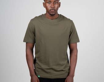 Męska koszulka z bawełny organicznej – khaki – luźny krój – ubrania organiczne