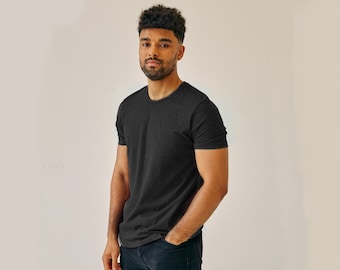 Herren T-Shirt aus schwarzer Bio-Baumwolle: Normaler Rundhalsausschnitt