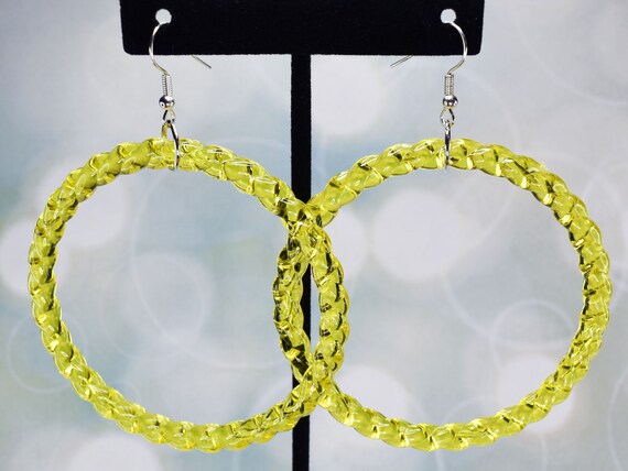 Large plastic hoop earrings deals
