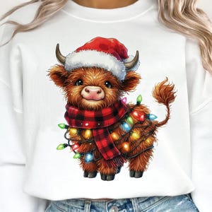 Świąteczne światła Png, Highland Cow Sublimacja Projekt Png, Highland Cow Świąteczne światła Mikołaja Sublimacja Koszulka Projekt