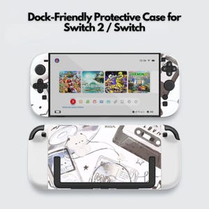 Op de afbeelding: Een wit en zwart patroon beschermhoesje voor een Switch 2 / Switch. De hoes heeft een scherm met game-iconen en de tekst "Dock-Friendly Protective Case for Switch 2 / Switch". Het onderste deel heeft illustraties met muziekthema.