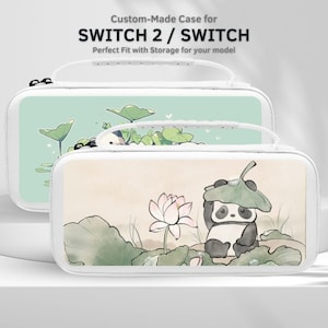 Puede incluir: Funda blanca hecha a medida para SWITCH 2 / SWITCH con asa y cremallera. La funda presenta una ilustración de oso panda con una flor de loto y hojas. El texto "Custom-Made Case for SWITCH 2 / SWITCH" está en la parte superior.
