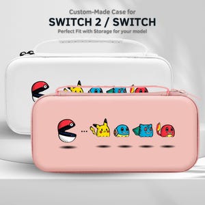 以下が含まれることがあります： 2つのカスタムメイドSwitch 2 / Switchケース。上のケースは白、下のケースはピンクです。ピンクのケースには、いくつかのキャラクターを使った漫画のデザインが施されています。上部のテキストは「Custom-Made Case for SWITCH 2 / SWITCH」と書かれています。