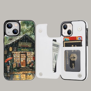 Pode incluir: Capa de telefone de couro branco com uma aba de carteira. A aba tem um espaço para dinheiro e três slots para cartões. A capa do telefone tem uma borda preta e uma imagem colorida de uma livraria na frente.