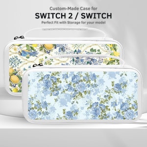 Peut inclure: Étuis blancs sur mesure pour SWITCH 2 / SWITCH. L'étui supérieur présente un motif floral et d'oiseaux avec des citrons jaunes. L'étui inférieur a un motif floral bleu. Les étuis ont une poignée blanche et le texte "Custom-Made Case for SWITCH 2 / SWITCH".
