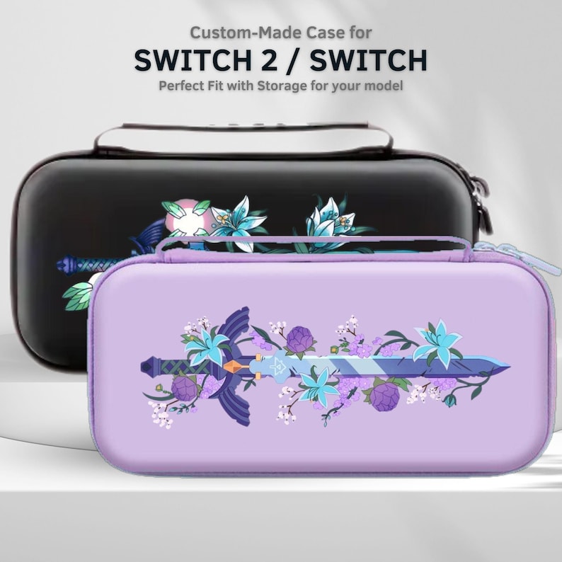 以下が含まれることがあります： 2つのSwitch 2 / Switchケース。前面のケースはラベンダー色で、剣と花の模様があります。背面のケースは黒色で、花の模様があります。上部のテキストは「Custom-Made Case for SWITCH 2 / SWITCH」と書かれています。