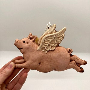 Painted Beeswax Ornament l Folk Art l Flying Pig l Cinnamon Scented l German Craft l Pig l Recycle imagem 4