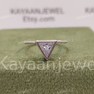 1930s Vintage 2.30Carat White trillion cut diamond wedding engagement ring in 935 Argentium Silver, Antique engagement ring, Rings for women