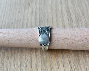 Pierścień z łyżeczką w stylu vintage platerowany srebrem – wzór owoców, biżuteria z recyklingu srebra