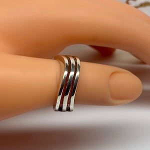 Vintage Solid 925 Sterling Silver  Wavy Ring !!! Size 7