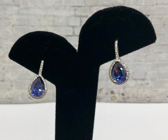 925 Sterling SLV Teardrop Swirl Drop Earrings with Light Green Stone