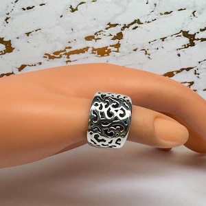 Vintage THAI 925 Sterling Silver Filigree Design  Wide Band Ring !!!! Size 8