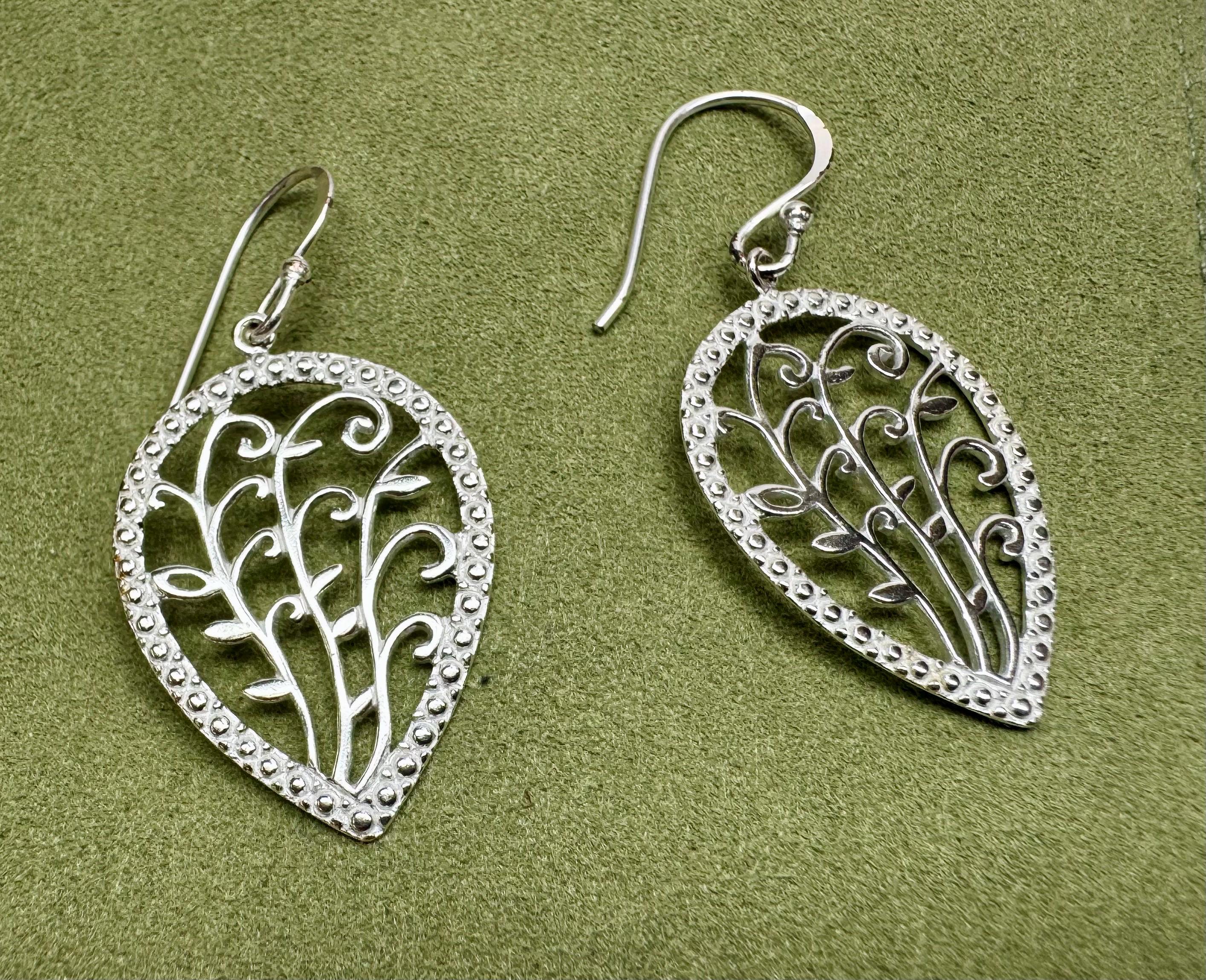 Boucles D'oreilles Pendantes Anciennes En Argent Massif 925 - Style Fleuri - Occasion