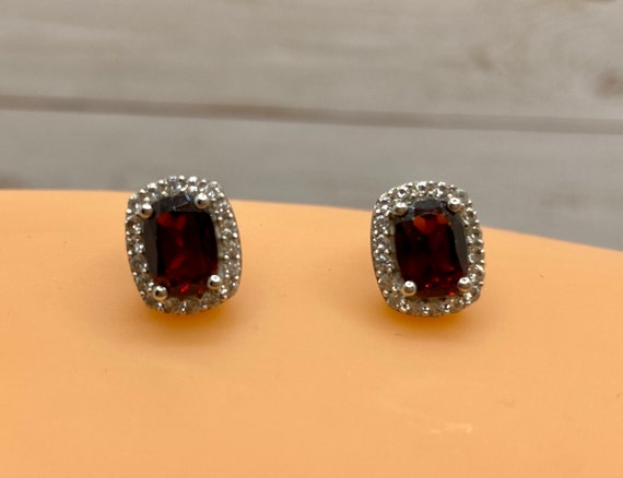 Beautiful 925 Sterling Silver  Garnet And White C… - image 1