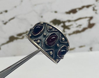 Vintage 925 Sterling Silver  Garnet And  Garnet Ring !!