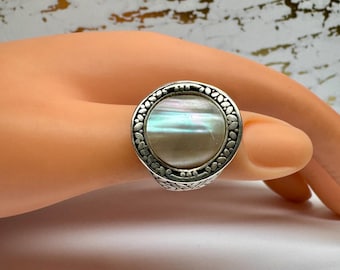 Vintage Bali Sterling Silver Mother of Pearl Ring - Size 5.5
