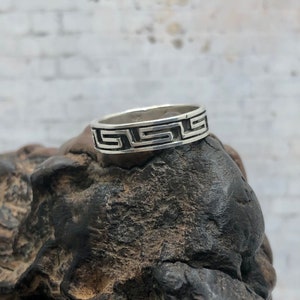 Vintage 925 Sterling Silver Detailed Ring Band