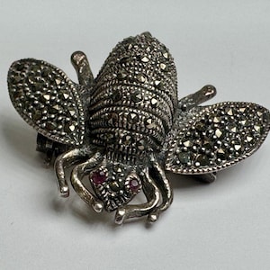¡Broche/pin de abejorro con marcasita y ojos de rubí en plata de ley 925 vintage!